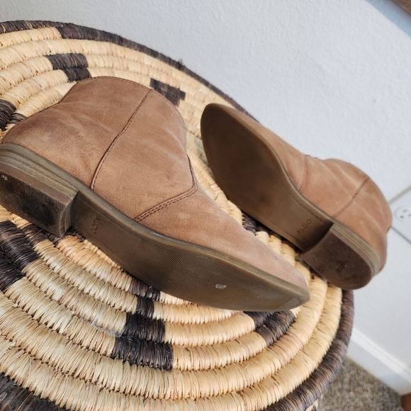 ALDO leather almond toe low bootie - Picture 4 of 10